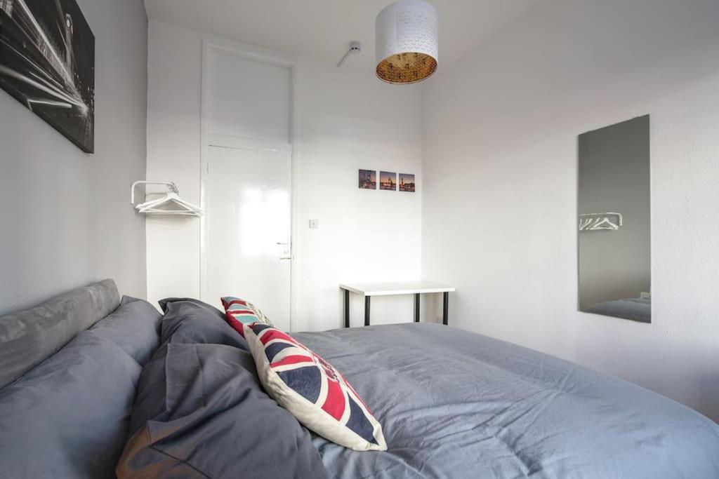 Large Modern Spacious House 6 Bedrooms 5 Bathrooms Londen