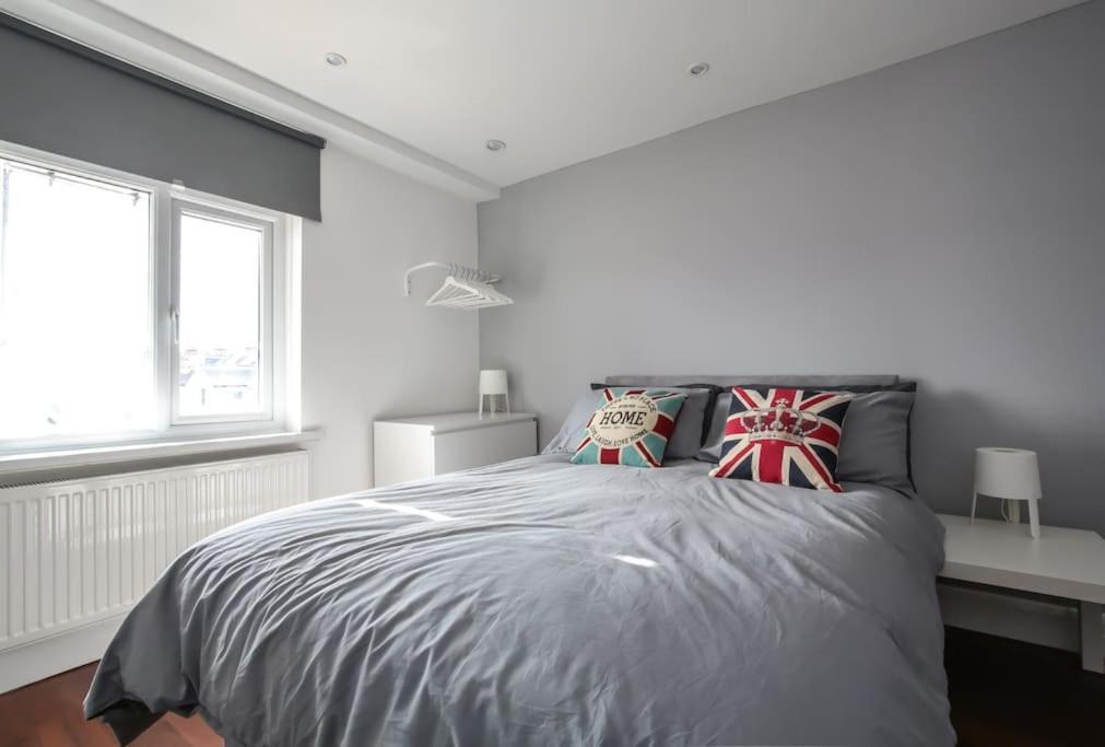 Large Modern Spacious House 6 Bedrooms 5 Bathrooms Londen
