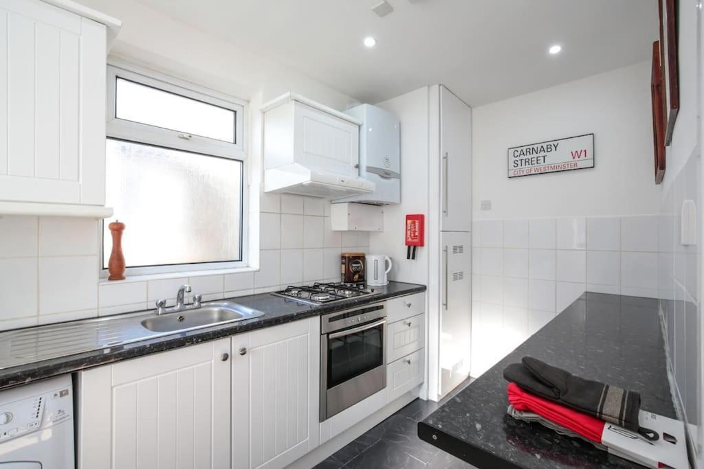 Large Modern Spacious House 6 Bedrooms 5 Bathrooms Holiday home