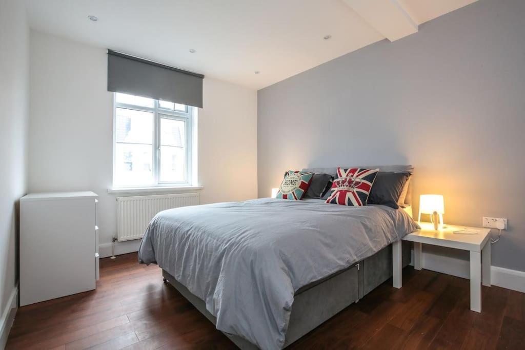 Large Modern Spacious House 6 Bedrooms 5 Bathrooms * Londen