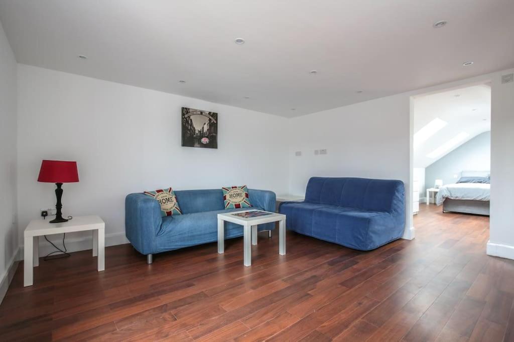 Large Modern Spacious House 6 Bedrooms 5 Bathrooms Holiday home