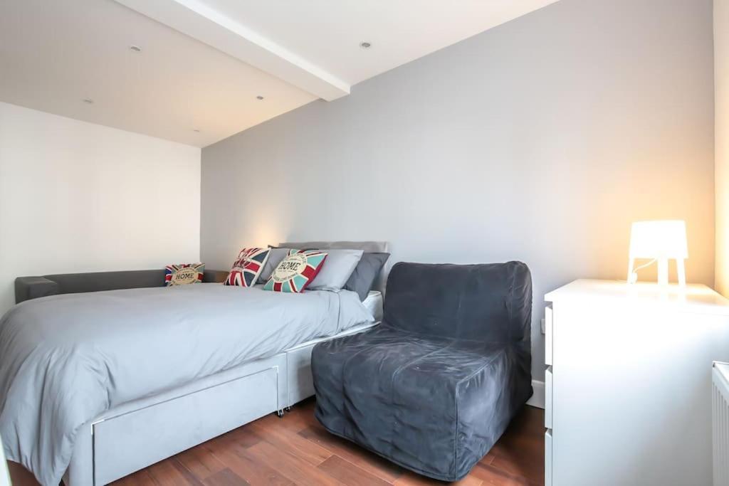 Large Modern Spacious House 6 Bedrooms 5 Bathrooms * Londen