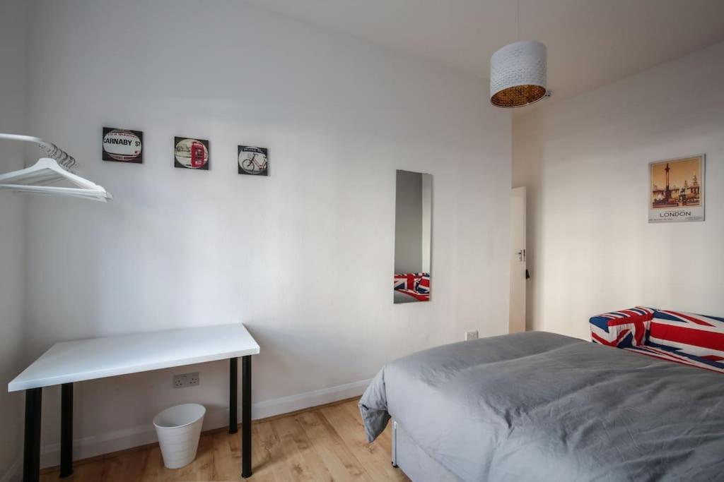 Large Modern Spacious House 6 Bedrooms 5 Bathrooms Vakantiehuis