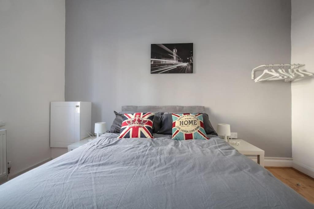 Large Modern Spacious House 6 Bedrooms 5 Bathrooms Holiday home *