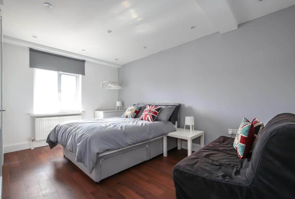 Vakantiehuis Large Modern Spacious House 6 Bedrooms 5 Bathrooms
