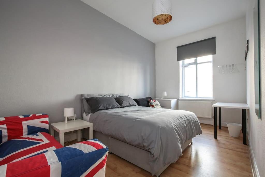 Large Modern Spacious House 6 Bedrooms 5 Bathrooms Londen